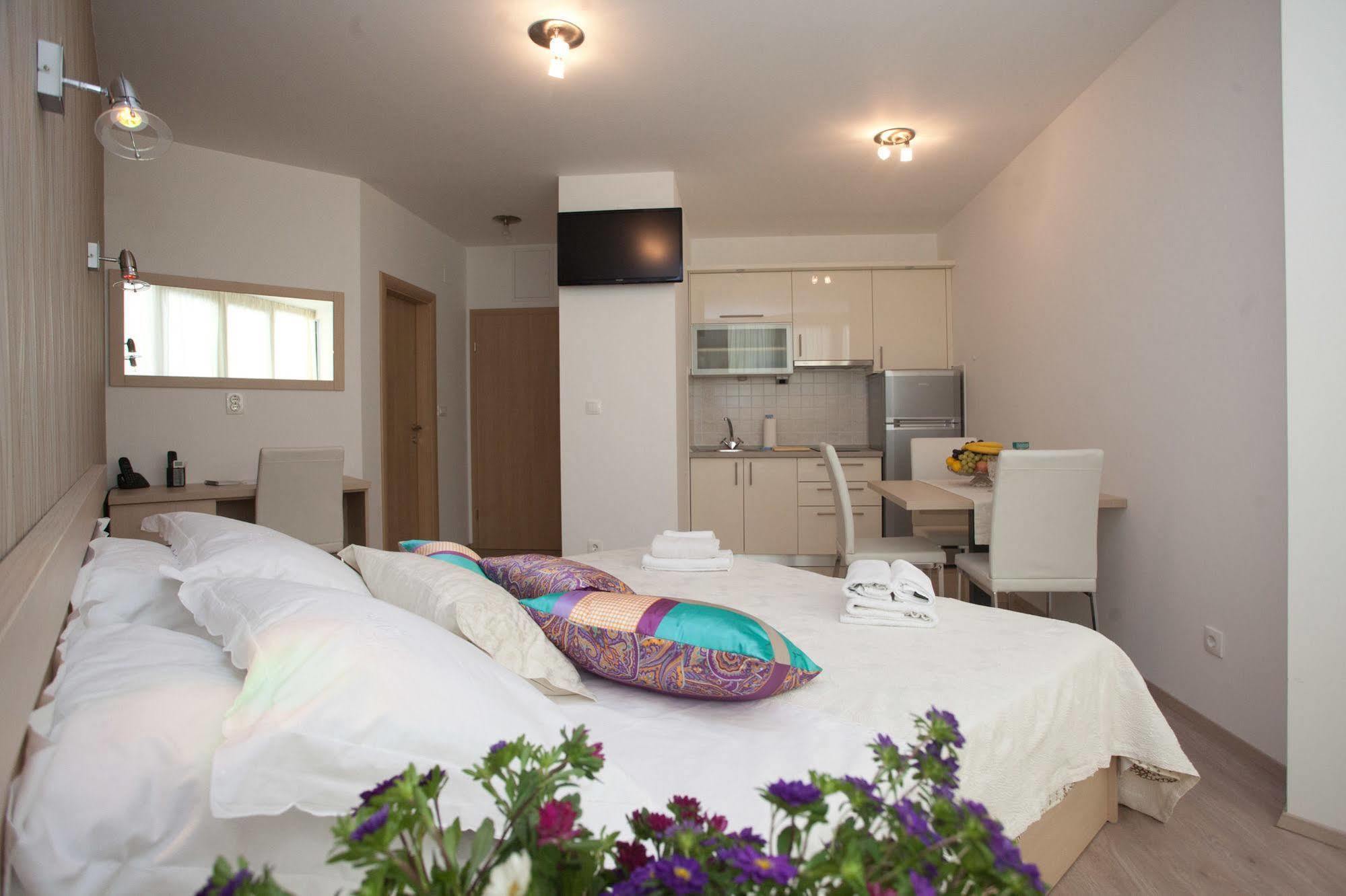 Cro Jet Set Apartments Split Buitenkant foto